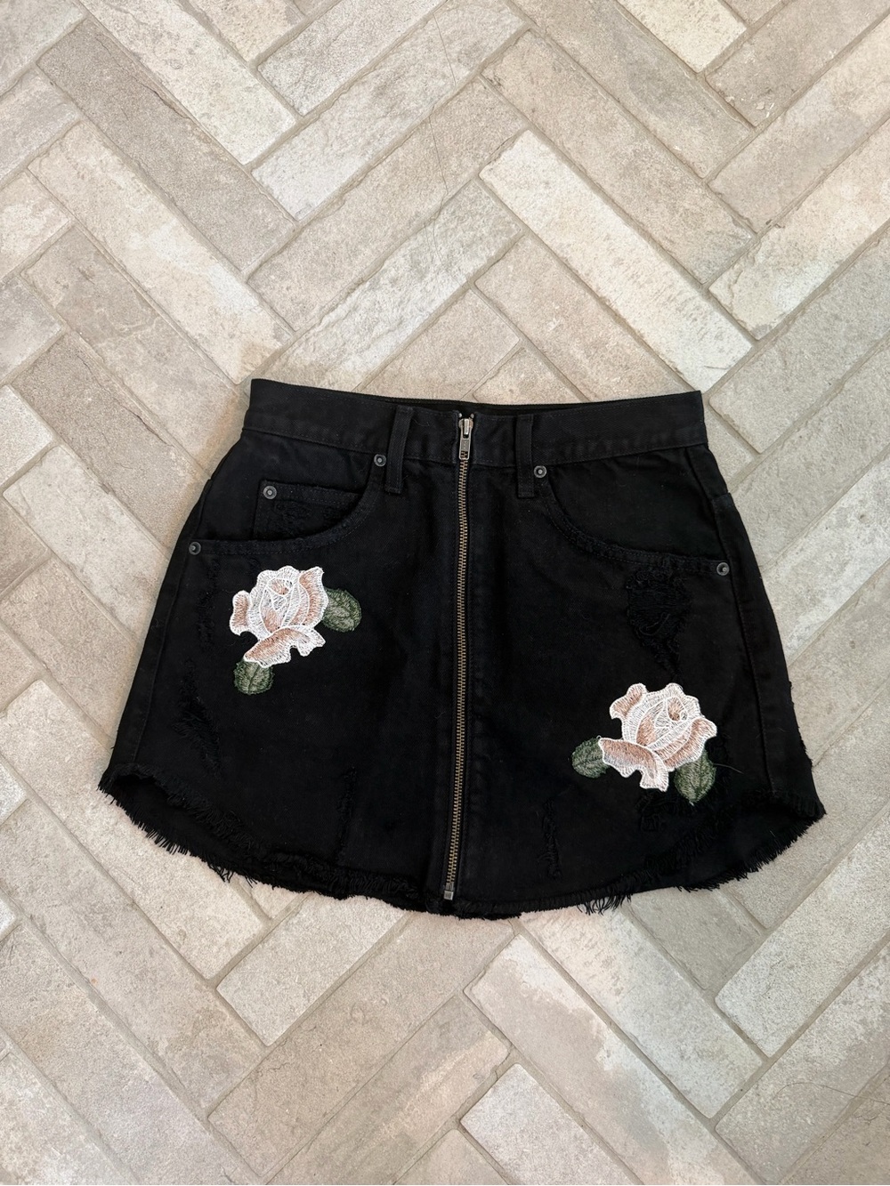 Carmar Beatrice Rose Embroidered Black Denim Zip Front Mini Skirt Sz 27